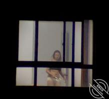 2公里外偷拍的单身小骚货些，明年夏天升级一套高清设备