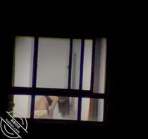 2公里外偷拍的单身小骚货些，明年夏天升级一套高清设备1