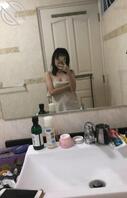 骚货女友在浴室自拍裸照