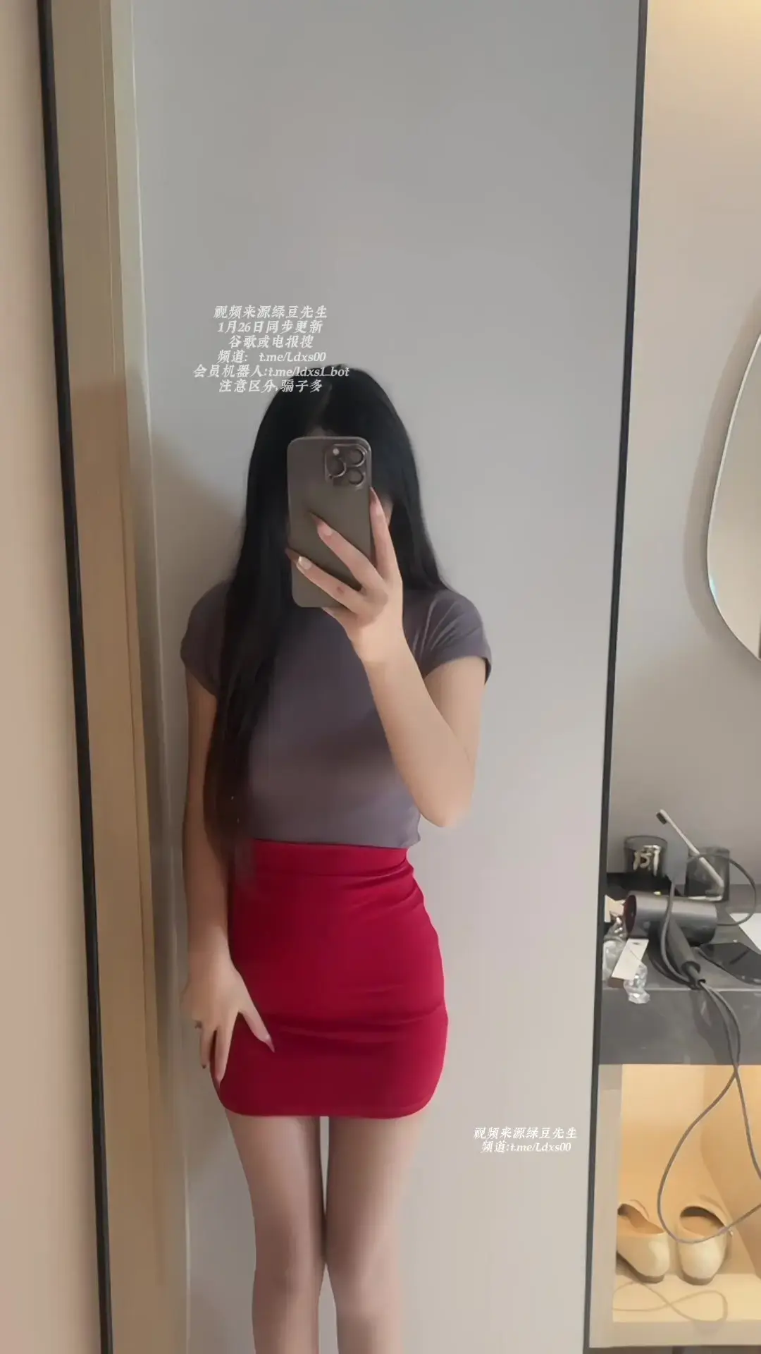 极品御姐 转战推特新作 今天穿开裆丝袜来伺候主人 内裤自己扒开等操 丝袜勒得大腿肉都陷进去 主人一进来就直接怼进去干 