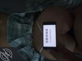 13.(原创)趁父母睡觉,凌晨溜进妹妹房间无套后入蜜桃臀妹妹0