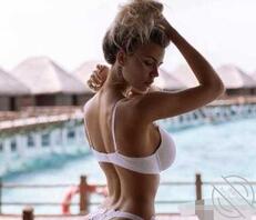 99年俄罗斯辣妹&ldquo;娜塔莉李&rdquo;，把度假穿在身上的女人