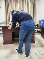 偷拍办公室大屁股人妻1