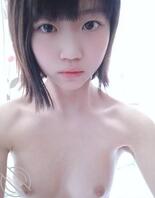 还在读高中的一个反差妹子
