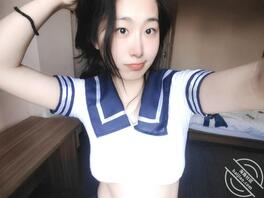 小表妹和男友出去开房发来自拍，淫荡而又年轻的肉体想被更多人爱抚插入