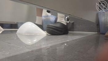 厕拍在上大学的姐姐1