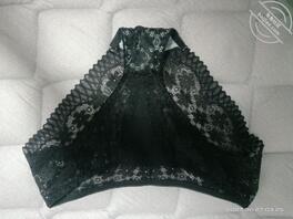 偷拍骚逼大胸同事(24)骚逼回家了,偷进她宿舍用原味袜子打飞机0