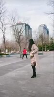社死玩法，在晨练路人面前失禁喷水