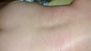 给老婆的奶子吻上草莓印