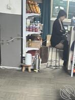 骚货台球室老板娘  看见都有欲望  什么时候搞一炮1