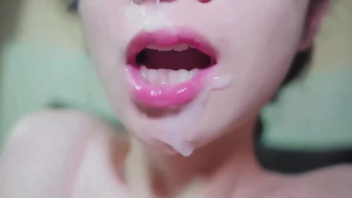 这对奶子看着就让人发傻，湿润的白虎逼包裹着鸡巴，让人压根顶不住啊！