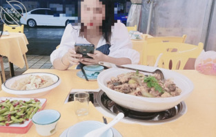 【想上大姨子的第4贴】单独约老婆大姐出来吃饭,没想到发现了个秘密!0