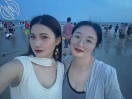 同学，有过两夜的同学，两个都上过，但可惜不是一起上，其中百裙子的内射过