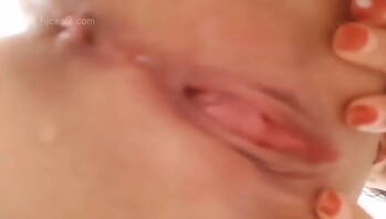 和老婆计划拿下大姨子，你见过鸡蛋塞进逼里淫水直流吗？