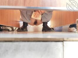 原创厕拍 白色羽绒服少妇2