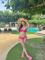 这样的泳装美女喜欢吗？比基尼配大白奶子。1