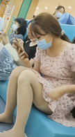 (偷拍)游乐场眼镜宝妈送你一夜你会怎么干她？0