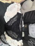 实习女大学生的行李箱?0