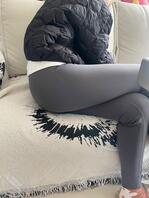 婶婶39岁我27岁，叔叔长年在外地，好想操婶婶的骚逼啊，你们说有机会吗？