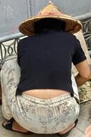 丈母娘的内衣内裤，每次洗完澡她都放卫生间全被我射过了。（下次射再拍）