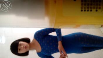 小萝莉展示身材0