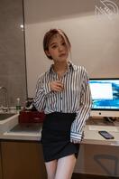 美女挺配合的拍照！