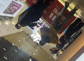 偷拍牛仔裤美女，这臀绝了0