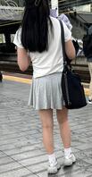 高铁站街拍母狗骚腿，兄弟们说说怎么玩最爽2