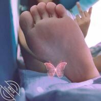 【原创】网聊可爱萝莉嫩脚白丝，学生jk洛丽塔蕾丝袜。足控看，无露点。1