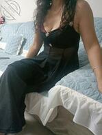 今天给姐姐买个睡衣裙。叫他换上偷偷的拍了两张，晚上的时间穿着直接搞他1