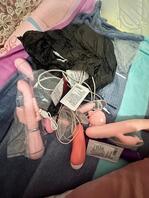 兄弟们在我婶婶被窝里发现这个