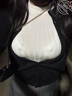 这两天的ootd，粉色胸罩回头率很高，感觉商场里面男的都在盯着我。0