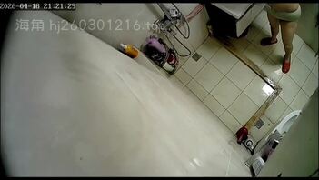 顶，偷拍老妈洗澡有喜欢锐评的吗