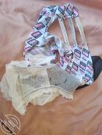 (原创)外甥女出门偷她换下来的内裤湿的是骚逼里的水嘛?是不是在暗示我艹她1