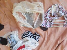 (原创)外甥女出门偷她换下来的内裤湿的是骚逼里的水嘛?是不是在暗示我艹她2