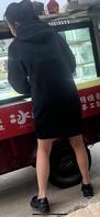 骚笔母狗少妇人妻穿个丝袜美腿买东西真想搂着从后面掀开裙子鸡把插她骚笔里2