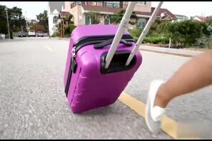 哥哥和妈妈的朋友在家草逼