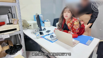 (金币视频)舅妈和小舅打电话边让我舔逼,尿我一嘴2