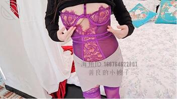 (32）楼道中的骚嫂子，成熟性感的肉体在户外穿梭，不惧他人的眼光2