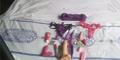 偷看妈妈的私密相册2