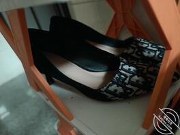 扫楼隔壁骚妇高跟鞋 谁打赶紧