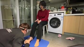 【高中生调教】真实约拍！反差清纯女高中生足交调教男同学1