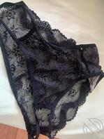 趁堂姐出去到她屋里找出她的骚内裤