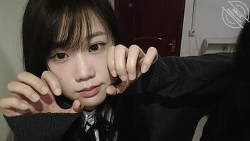 这个骚货在我家还自慰发骚，兄弟们你们说我要不要操了她录视频给兄弟们泄火0