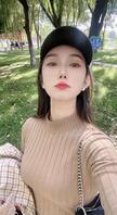 端庄的女神其实是反差公交车1