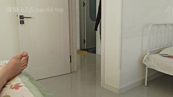 （155）重口来袭！把尿和精液混在一起喂给嫂子喝，直接给嫂子喝吐了