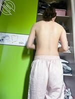 白嫩瘦小的人妻更衣2