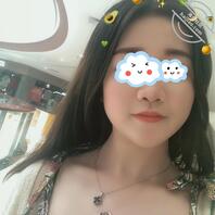 分享小骚货的裸体，大奶子又白又大，还有嫩嫩的脚丫1