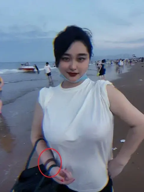 抖音17粉巨乳美女【好大狗】流出不雅视频，啪啪无套后入揉搓巨乳