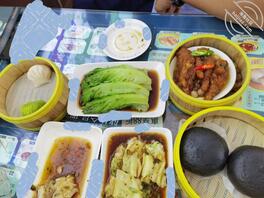 13、过生日了,婶婶带我去吃好吃的0